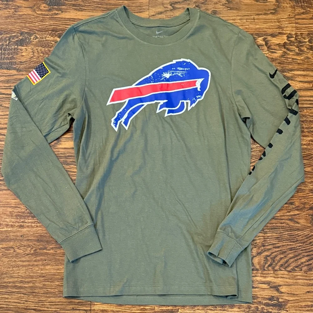 Nike Men's Green Long Sleeve Shirt with Buffalo Graphic - Picture 1 of 5